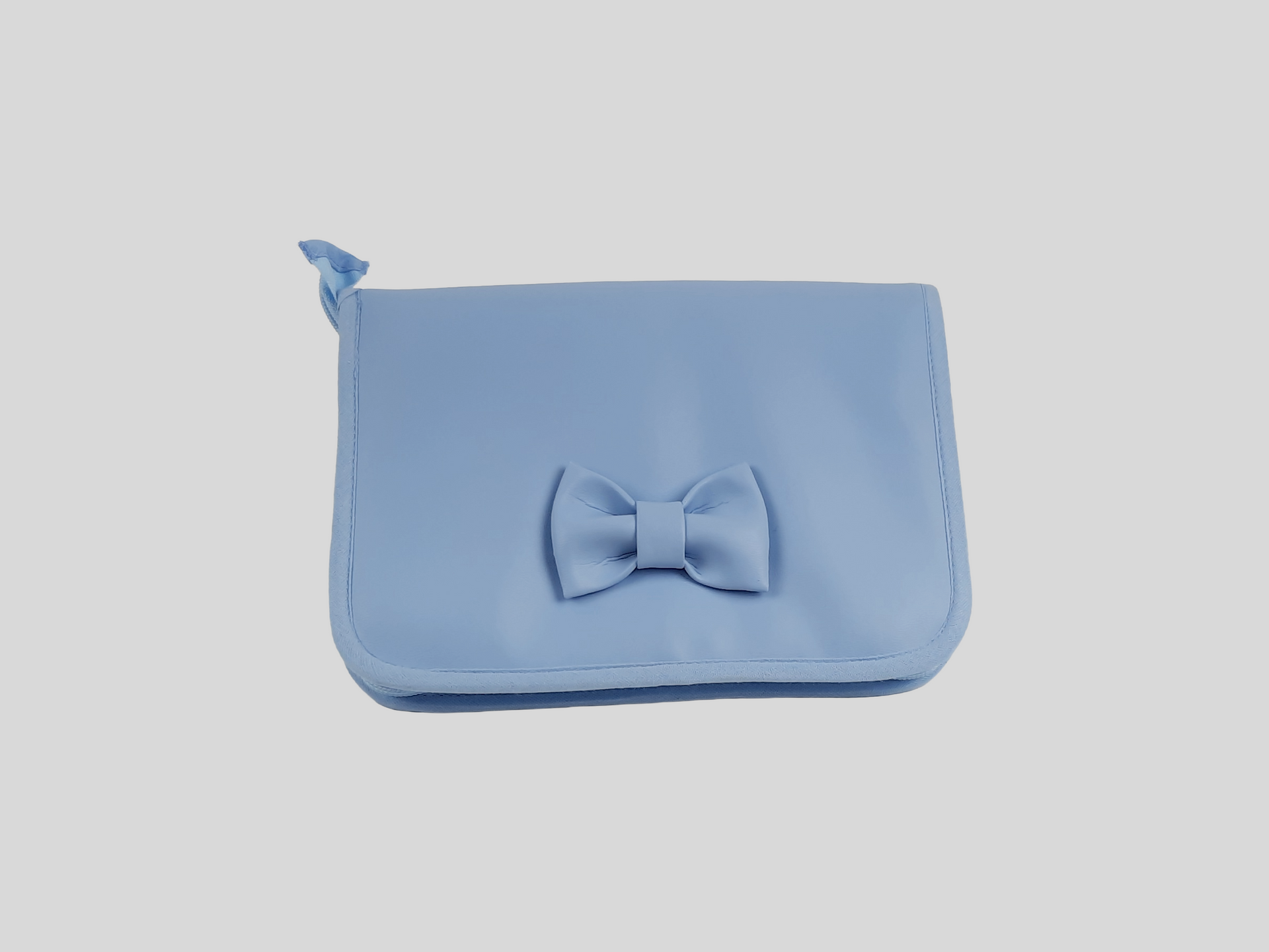 PORTA DOCUMENTOS PELE SINTÉTICA LISA COR AZUL COM FECHO DE CORRER E LAÇO