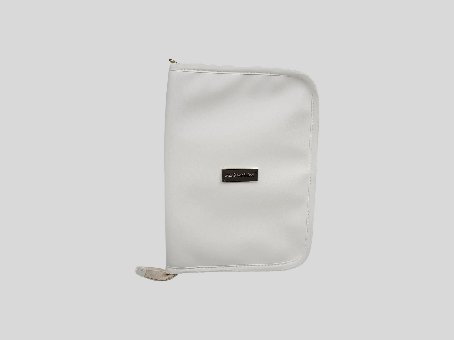 PORTA DOCUMENTOS PELE SINTÉTICA LISA COR BRANCO COM FECHO DE CORRER, CHAPA DOURADA.