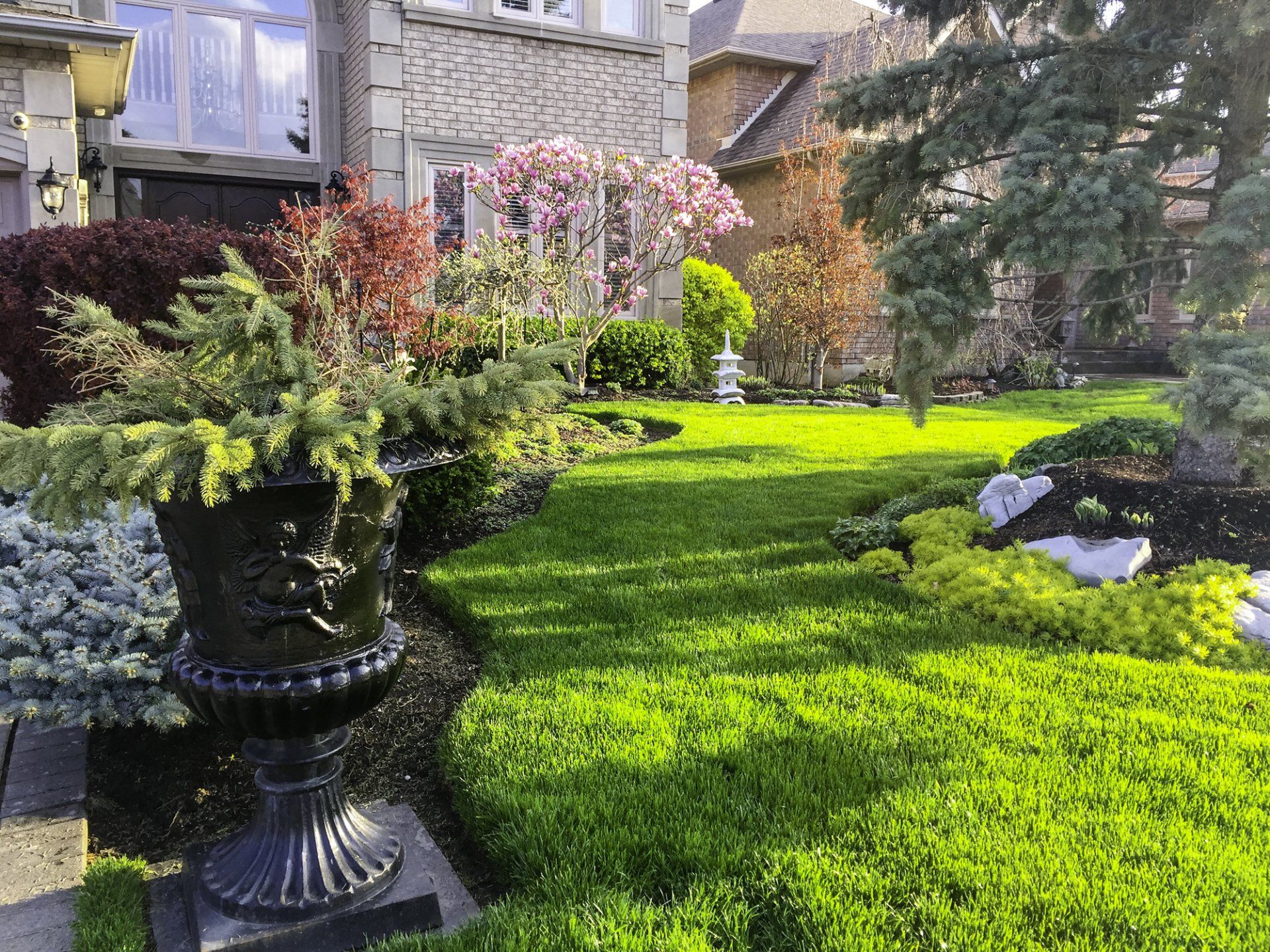 Lawns — Black Flower Pot in Morris Plains, NJ