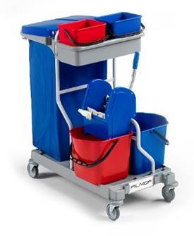 Carrello delle pulizie con secchio