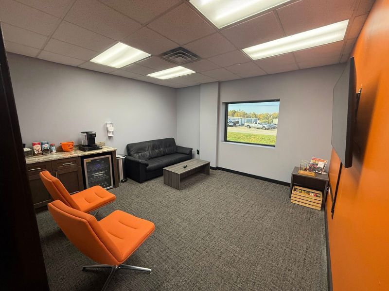 Tint Guy's lounge area in Fairfield, Ohio for customers to wait while their window tint is completed in under 2 hours.