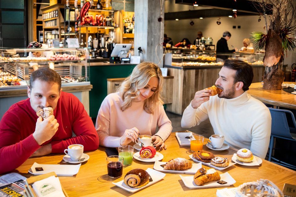 Aperitivi e servizio colazione