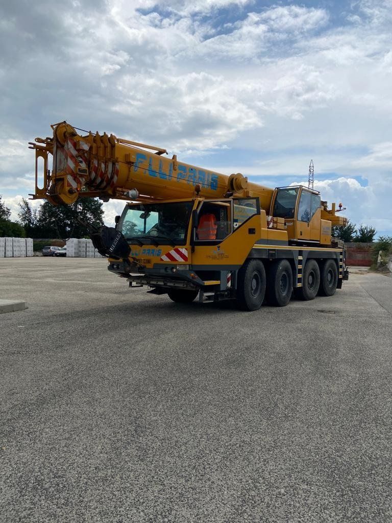 Autogrù con operatore