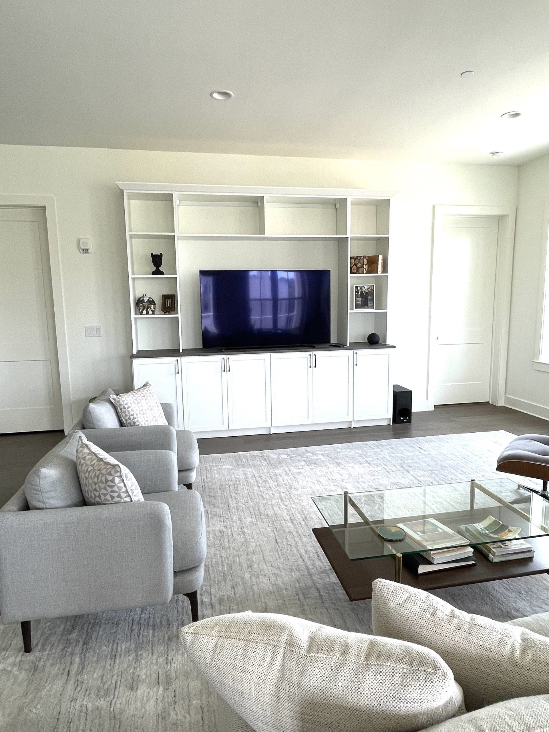 A living room filled with furniture and a flat screen tv.