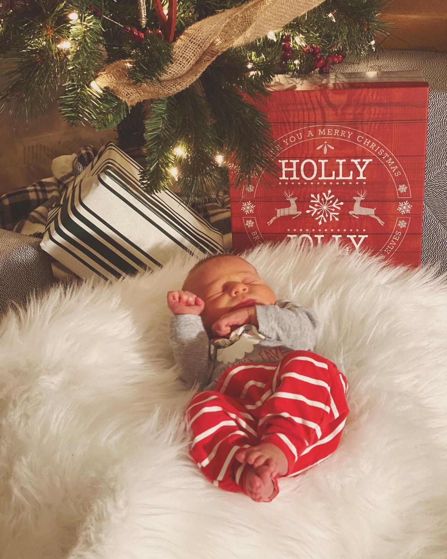 New Born Child On A Christmas Theme | Chattanooga, TN | Innovative Women's Health Specialists