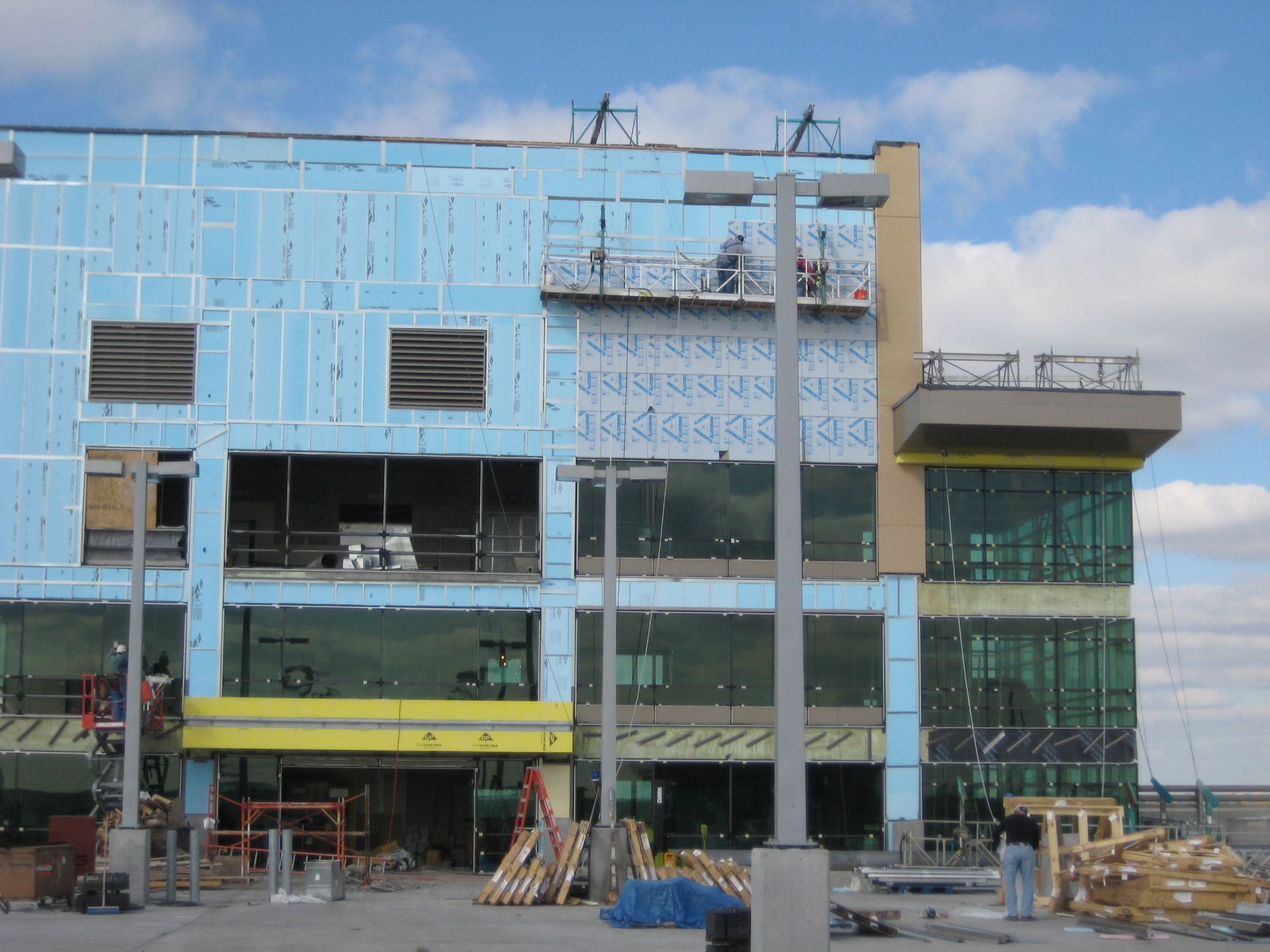 HH Humphrey Airport Ramp 4 - Minneapolis, MN - Berwald Roofing