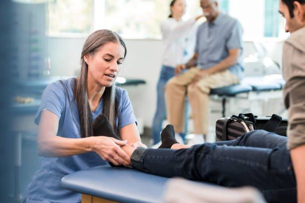 How Doctors Diagnose Joint Swelling
