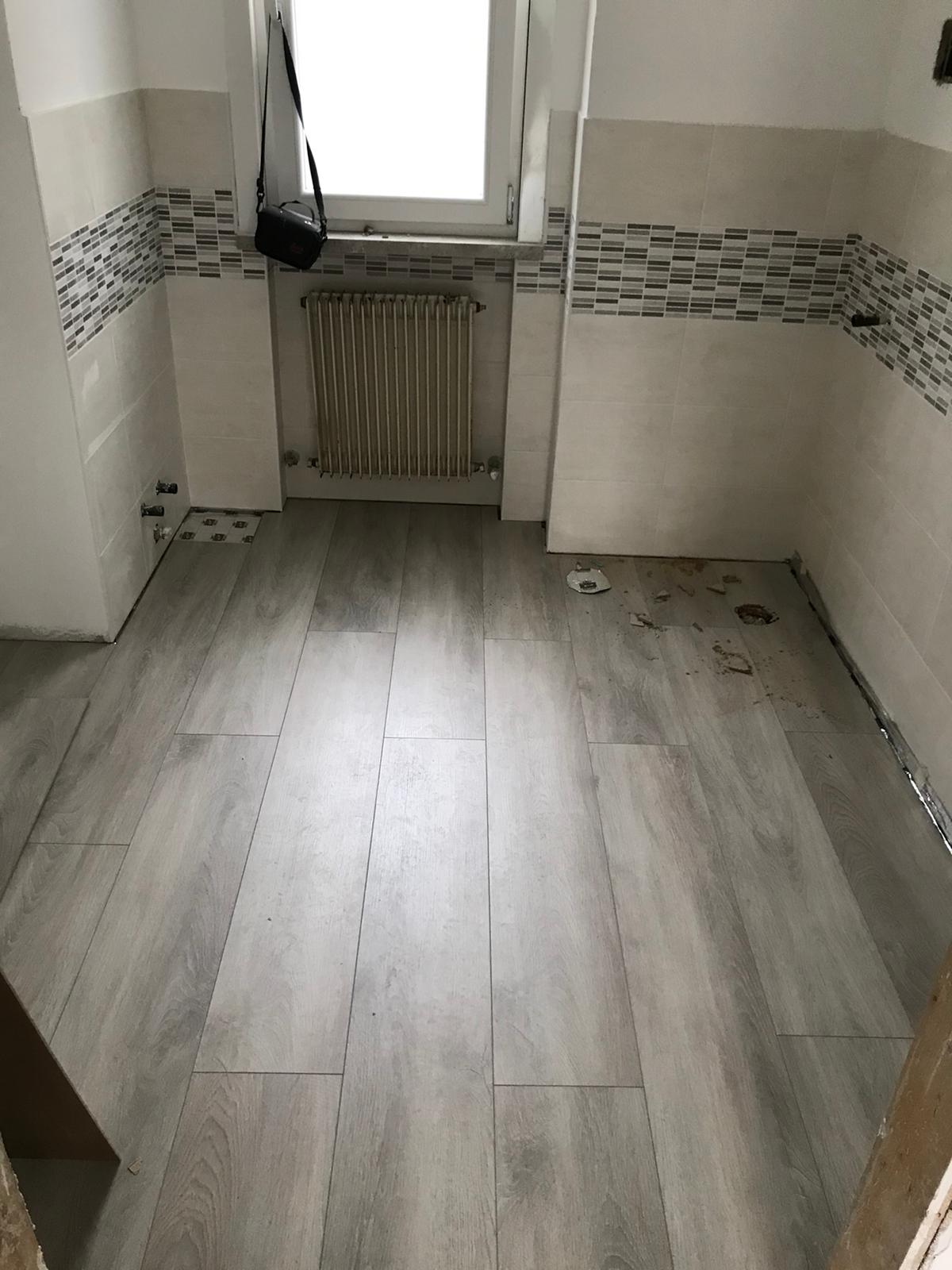 rifacimento pavimentazione di un bagno