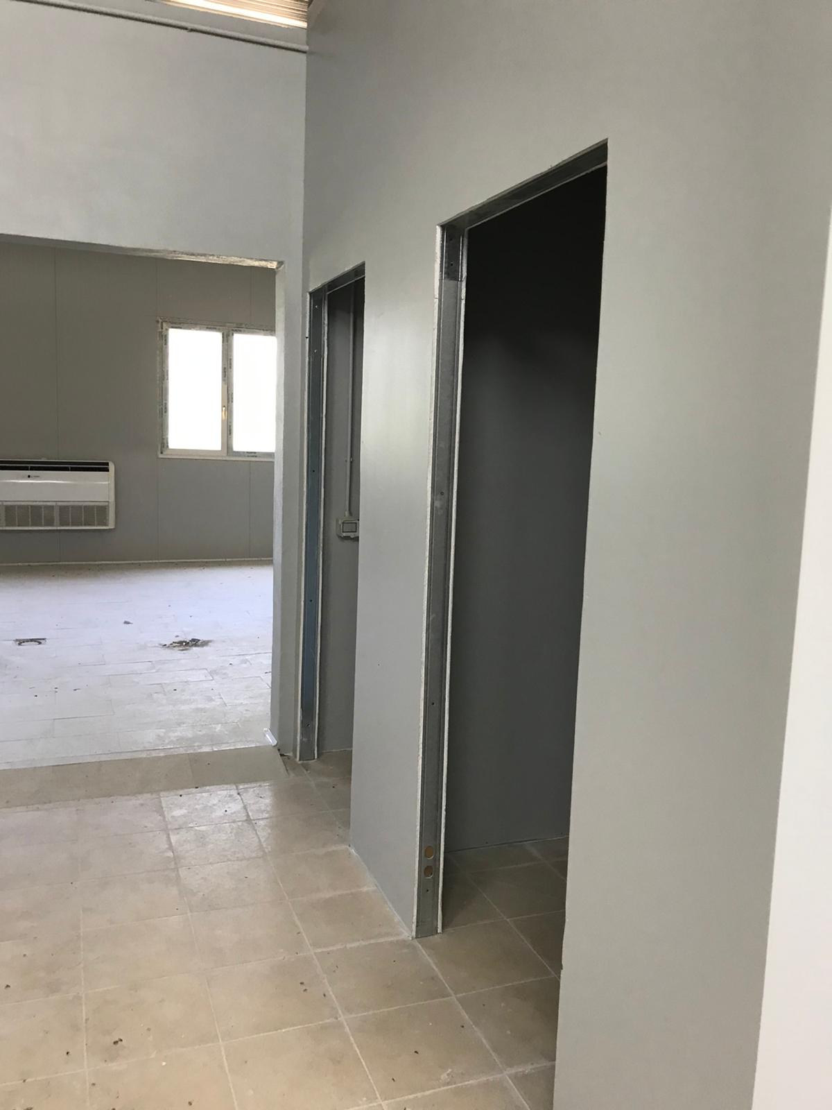 pareti in cartongesso in ambiente in fase di costruzione