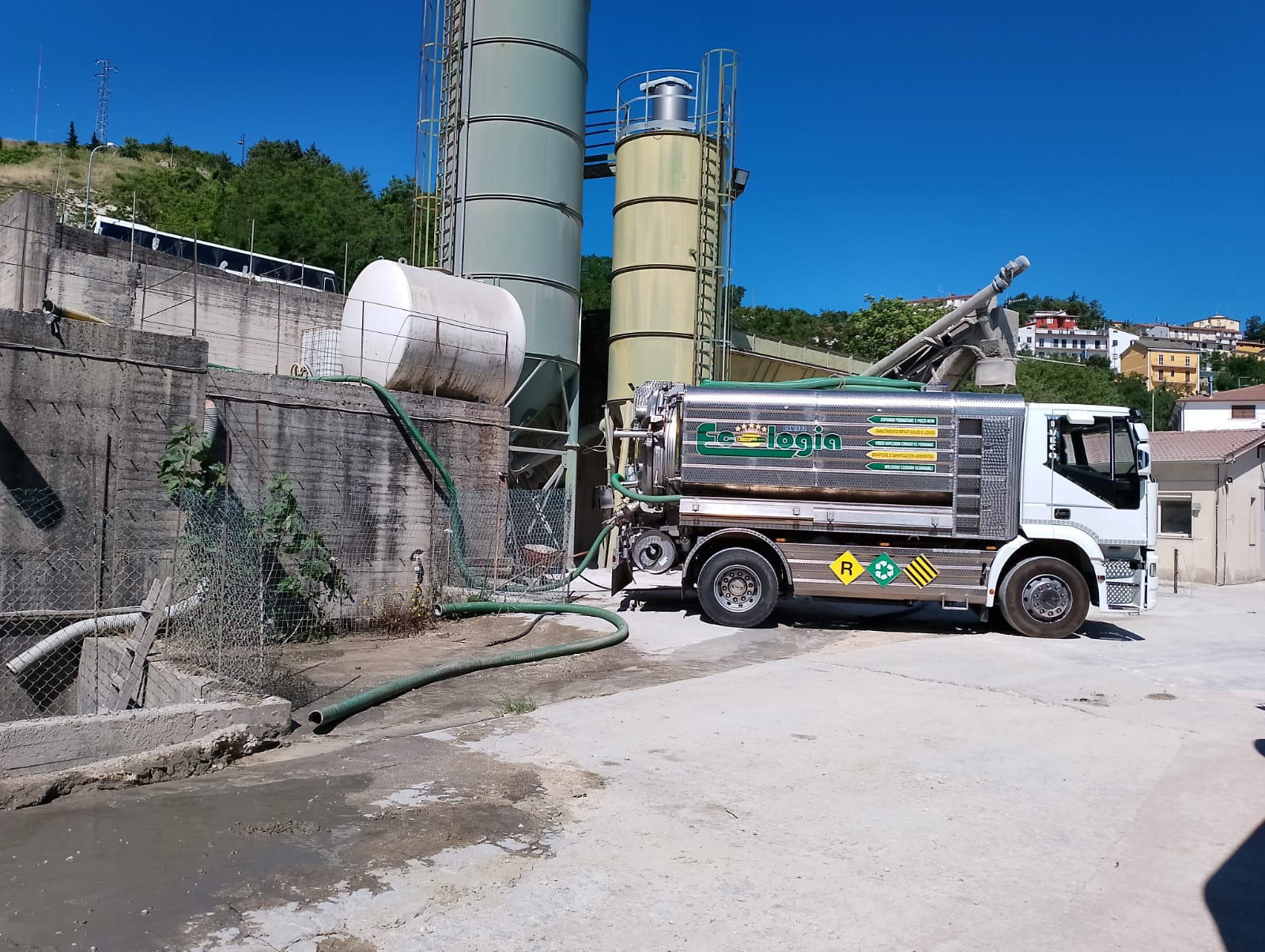 servizio trasporto rifiuti speciali