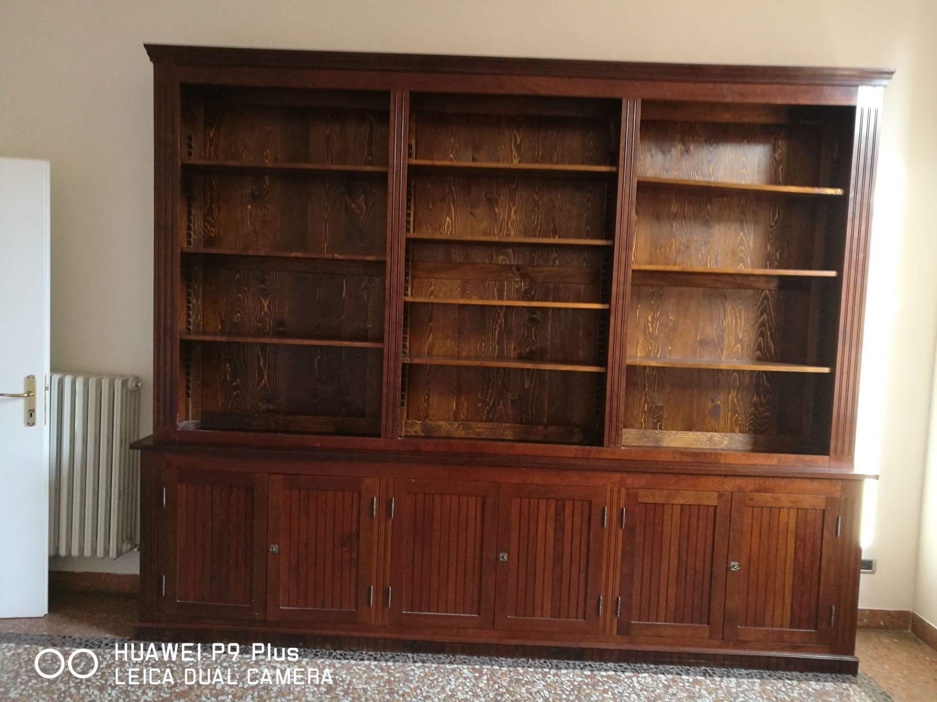 libreria su misura in legno