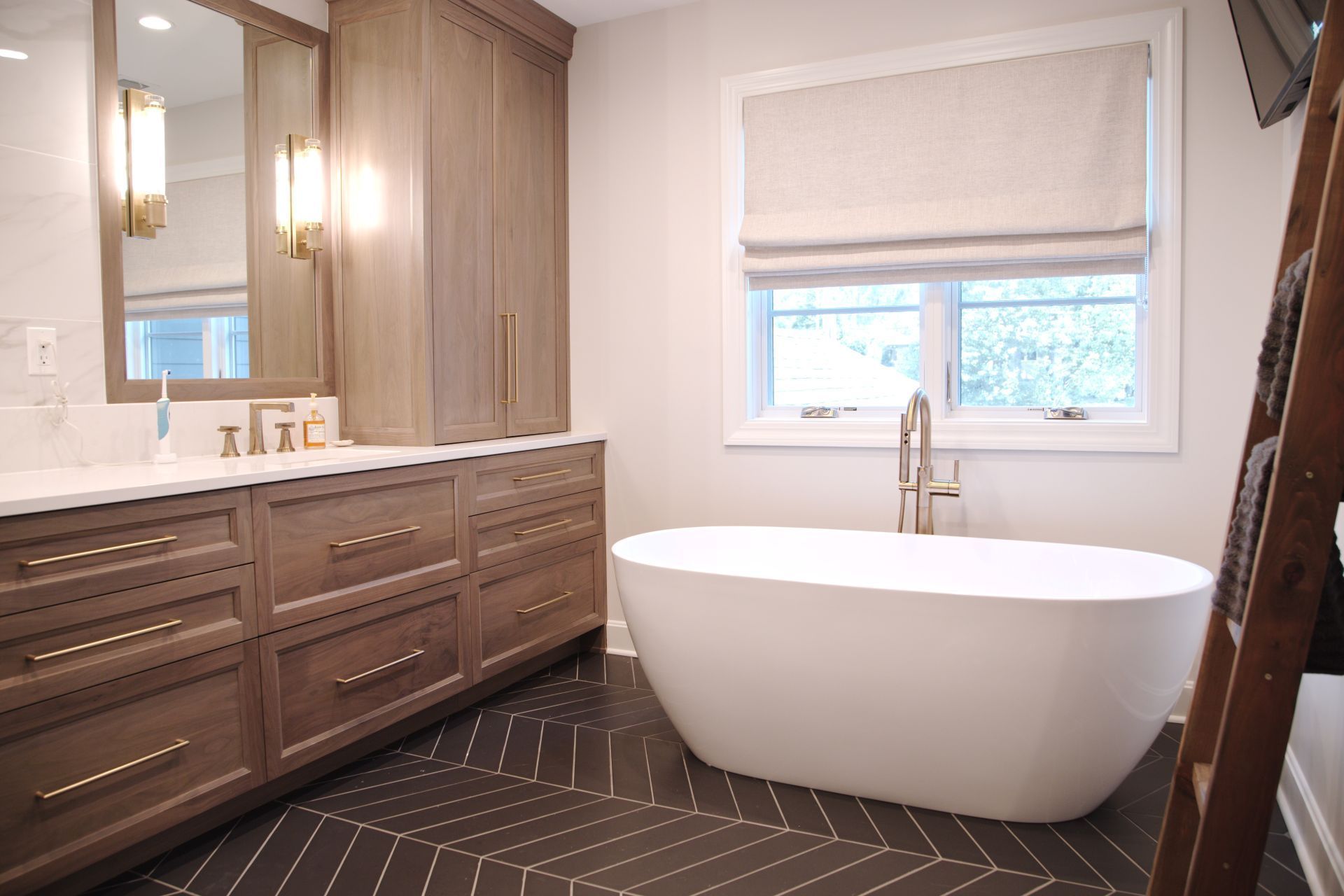 A bathroom with a tub , sink and mirror.