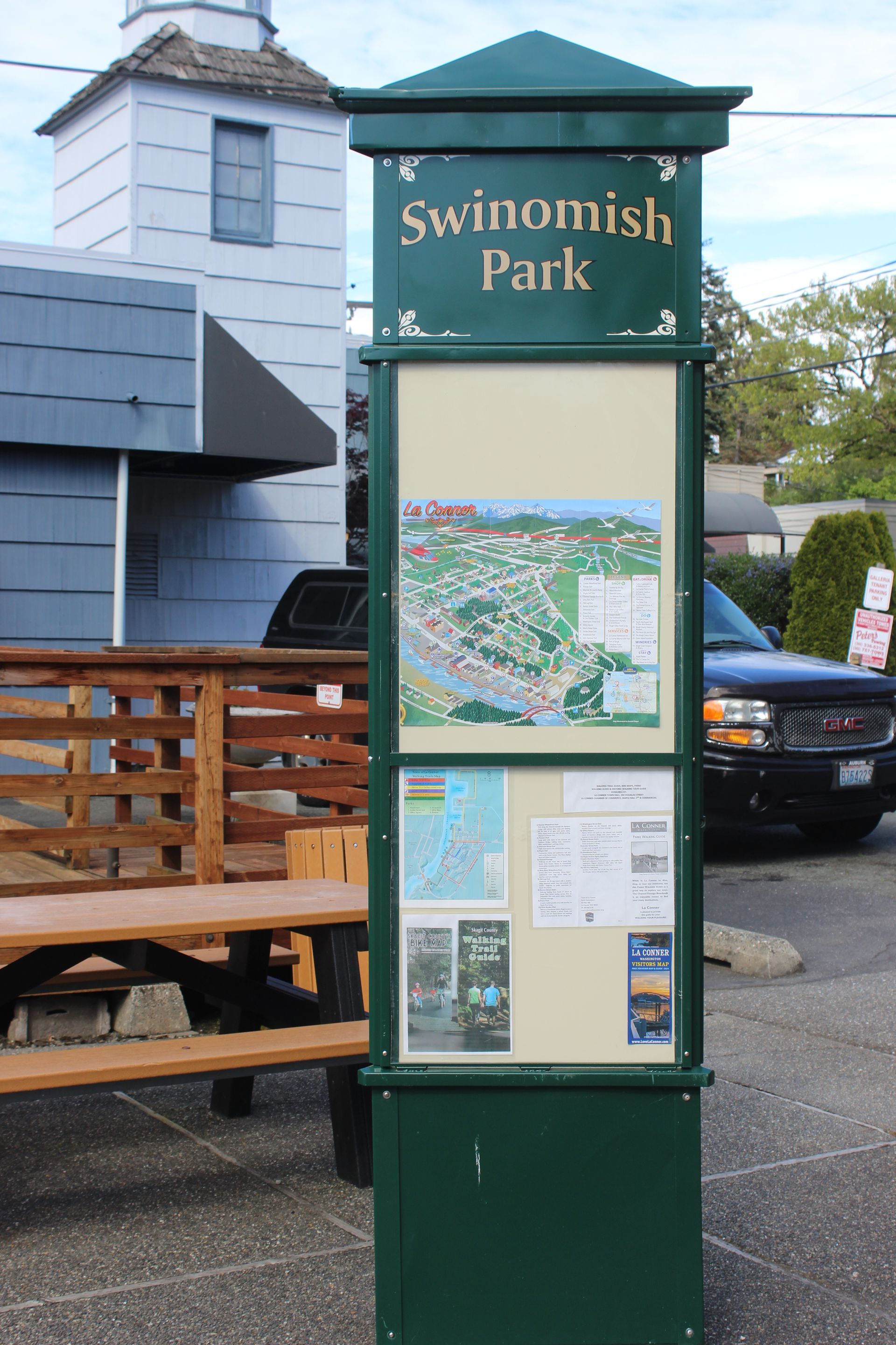 A sign that says swingomish park on it