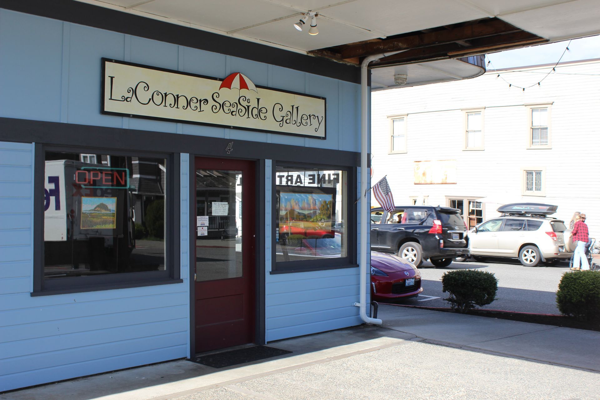 A blue building with a sign that says la conversion gallery