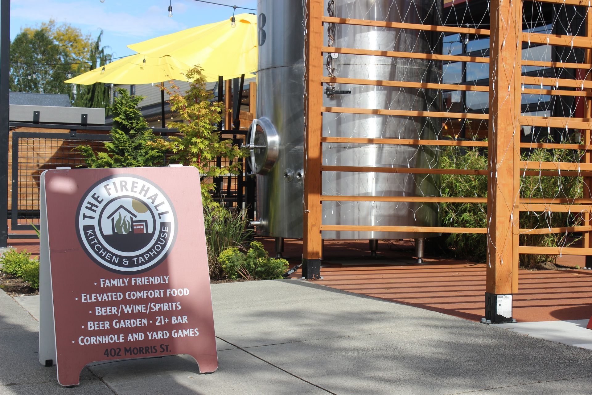 A sign that says the firelake on it