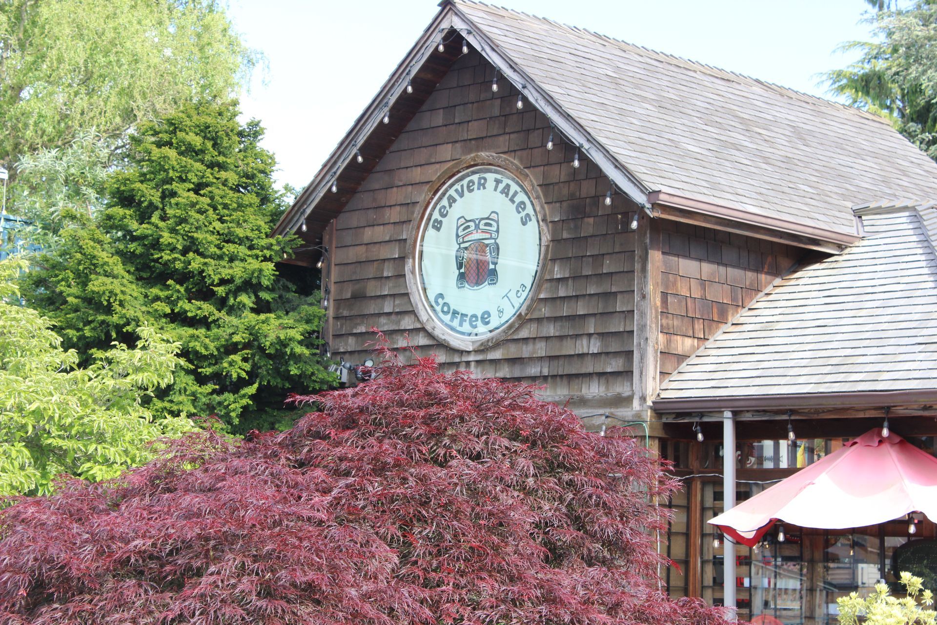 A sign on the side of a building that says ' brewed fare '