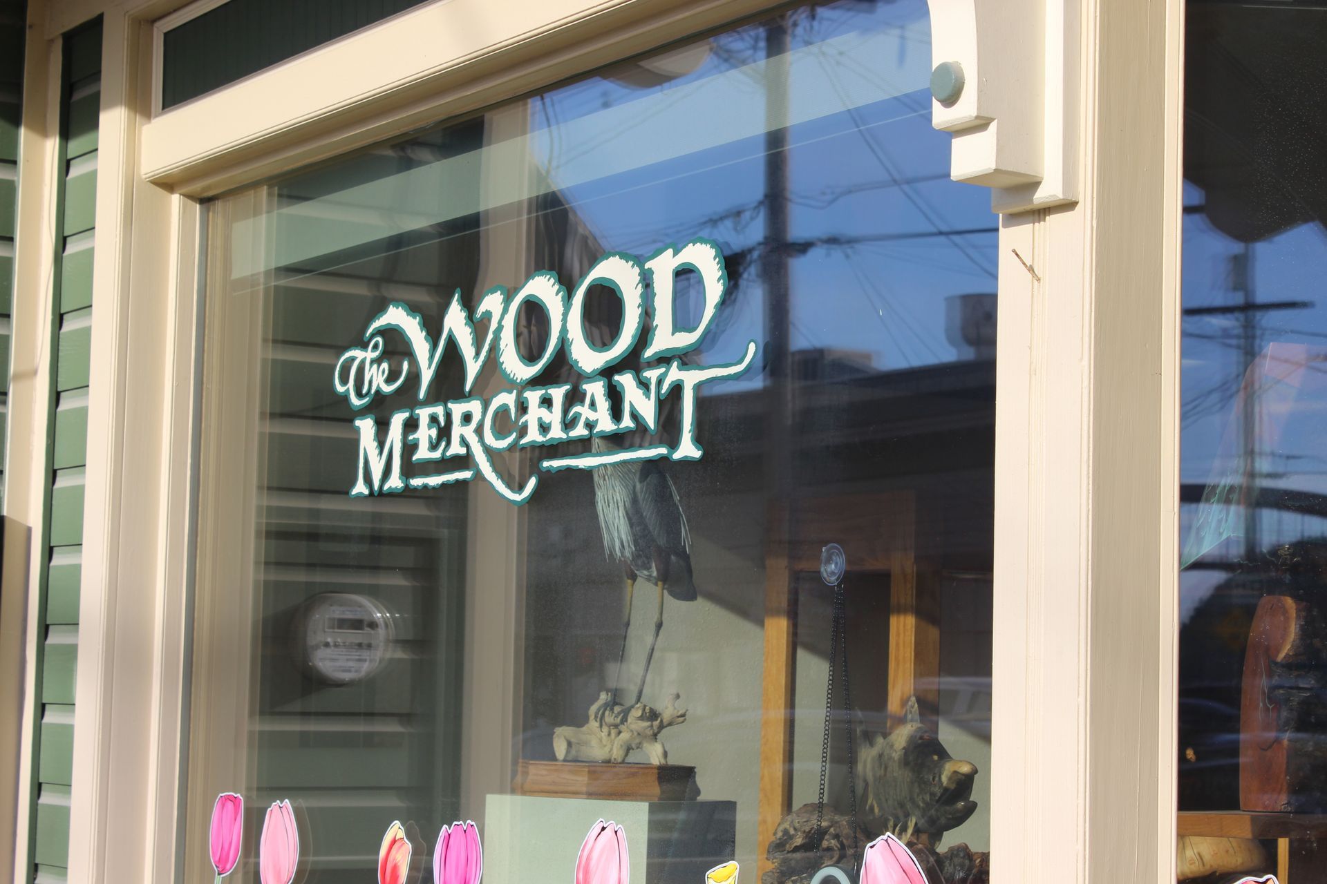 A store front with a sign that says the wood merchant