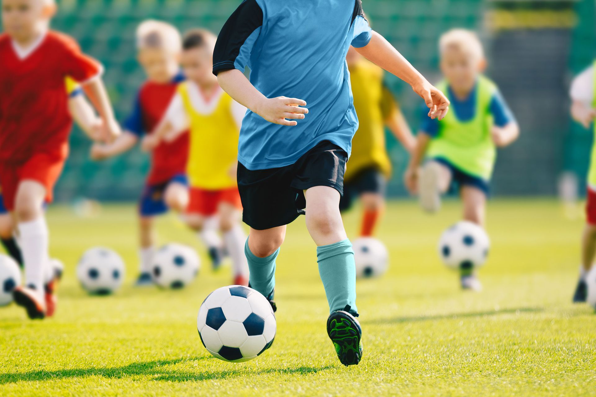 enfants jouant au football
