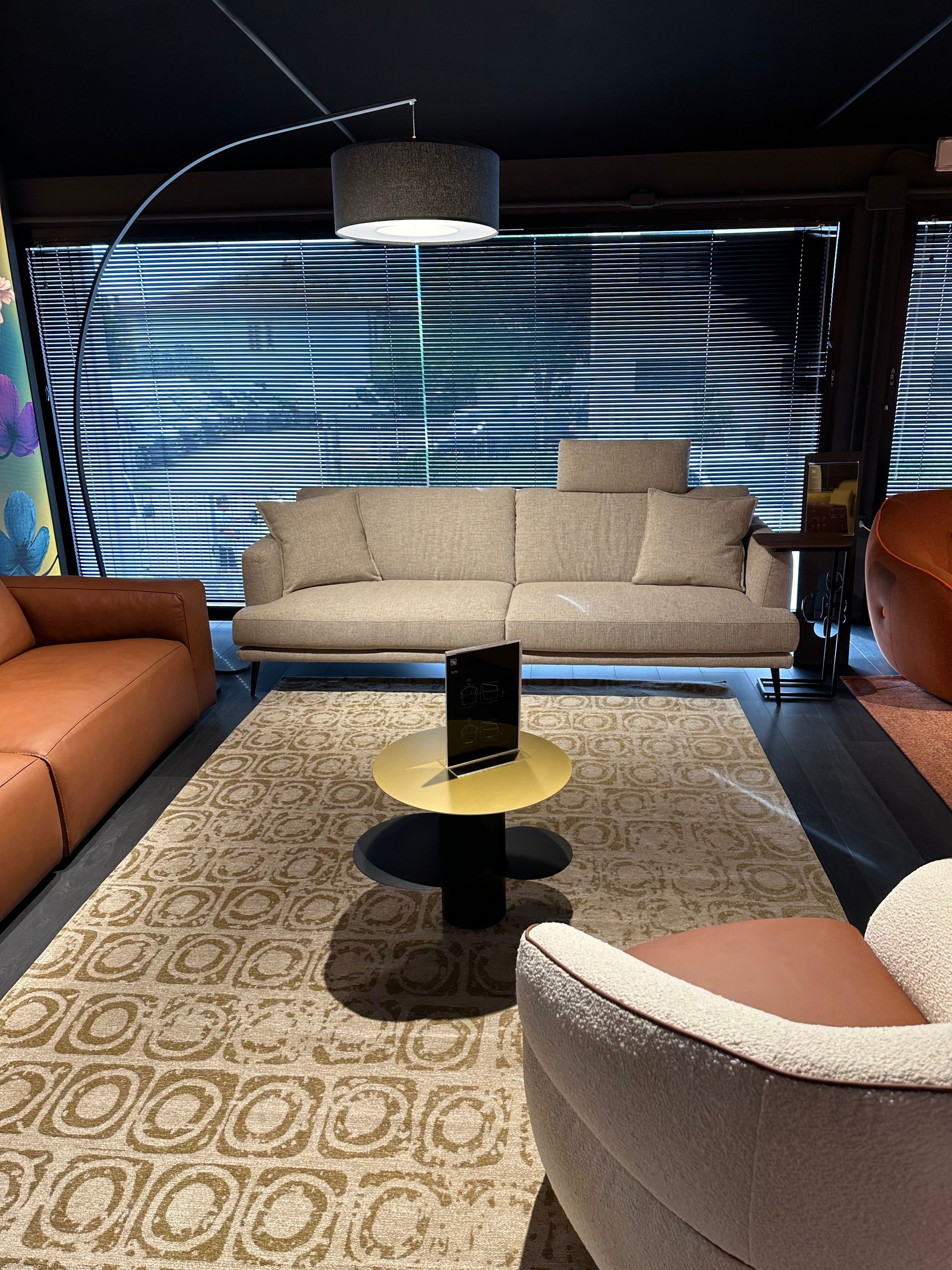 divano in pelle bianco