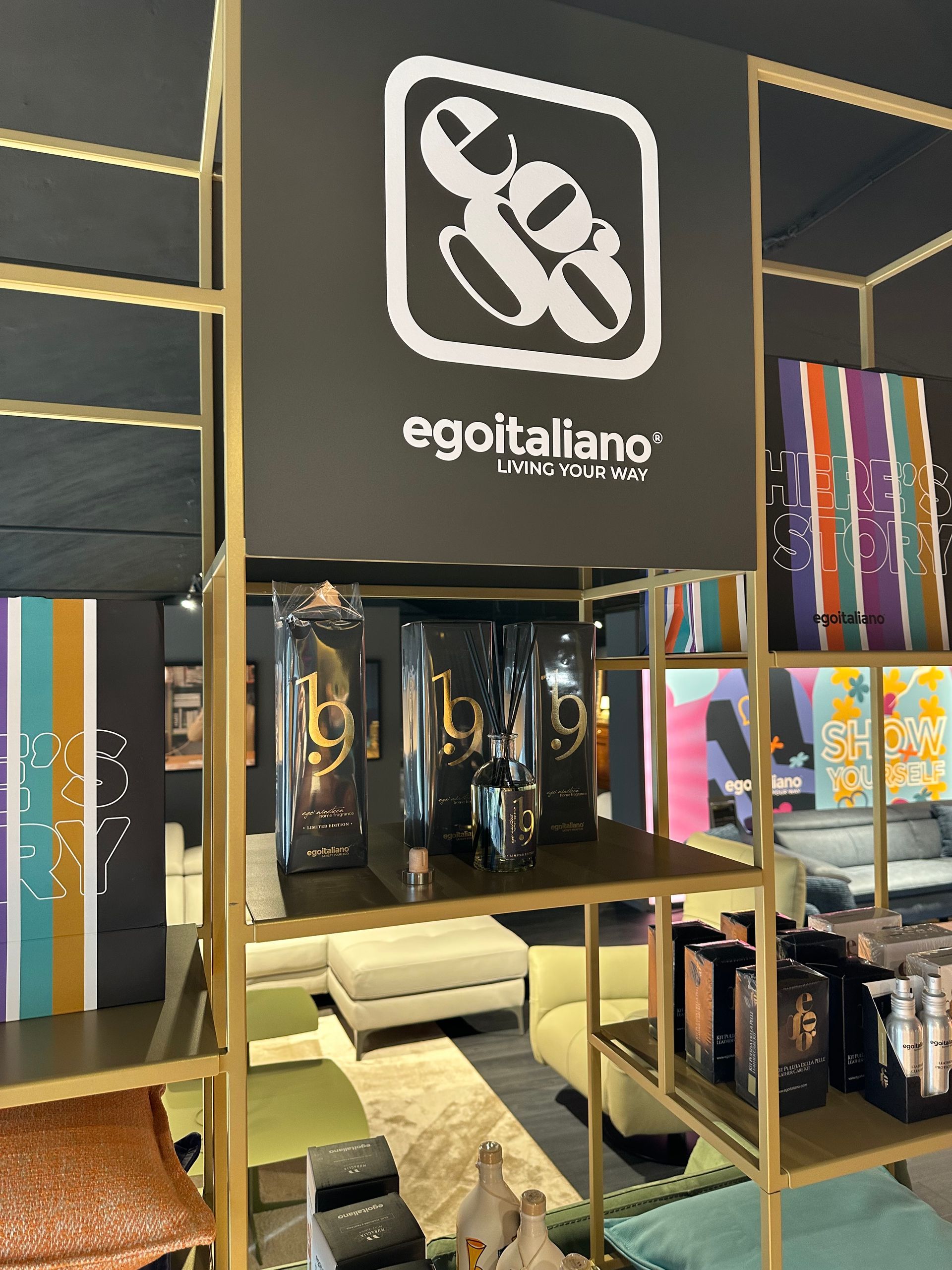 campionario di stoffe per divani