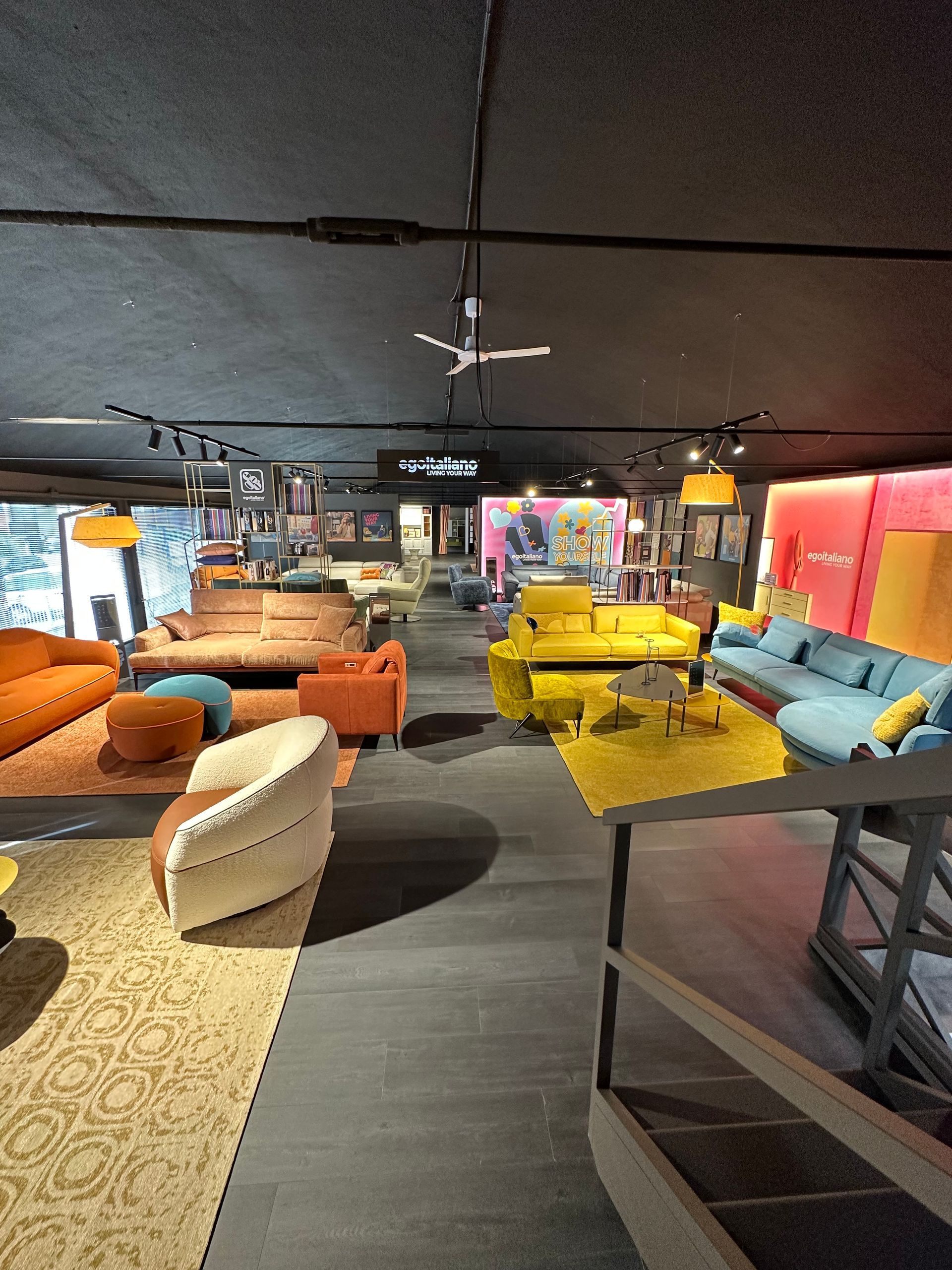 showroom per arredamento di soggiorni