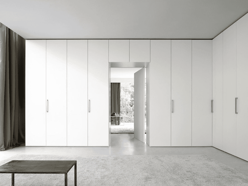 armadio con ante a battente