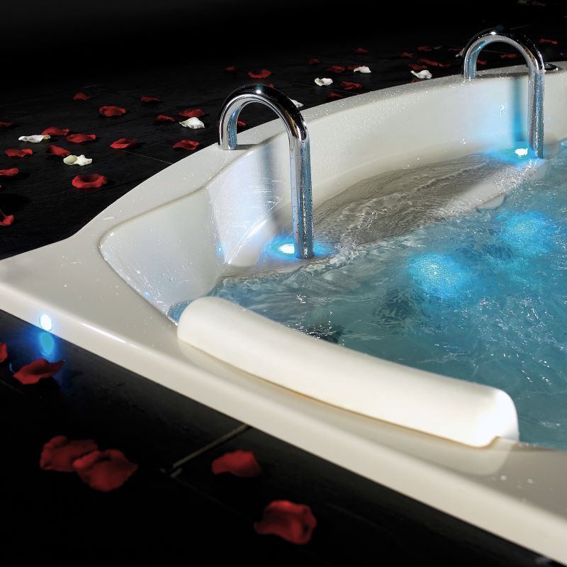 Baignoire Balnéo avec accès ergonomique type piscine