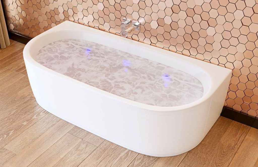 Baignoires balnéo en îlot, semi-îlot à poser contre mur, et modèles ovales à encastrer sous plan.