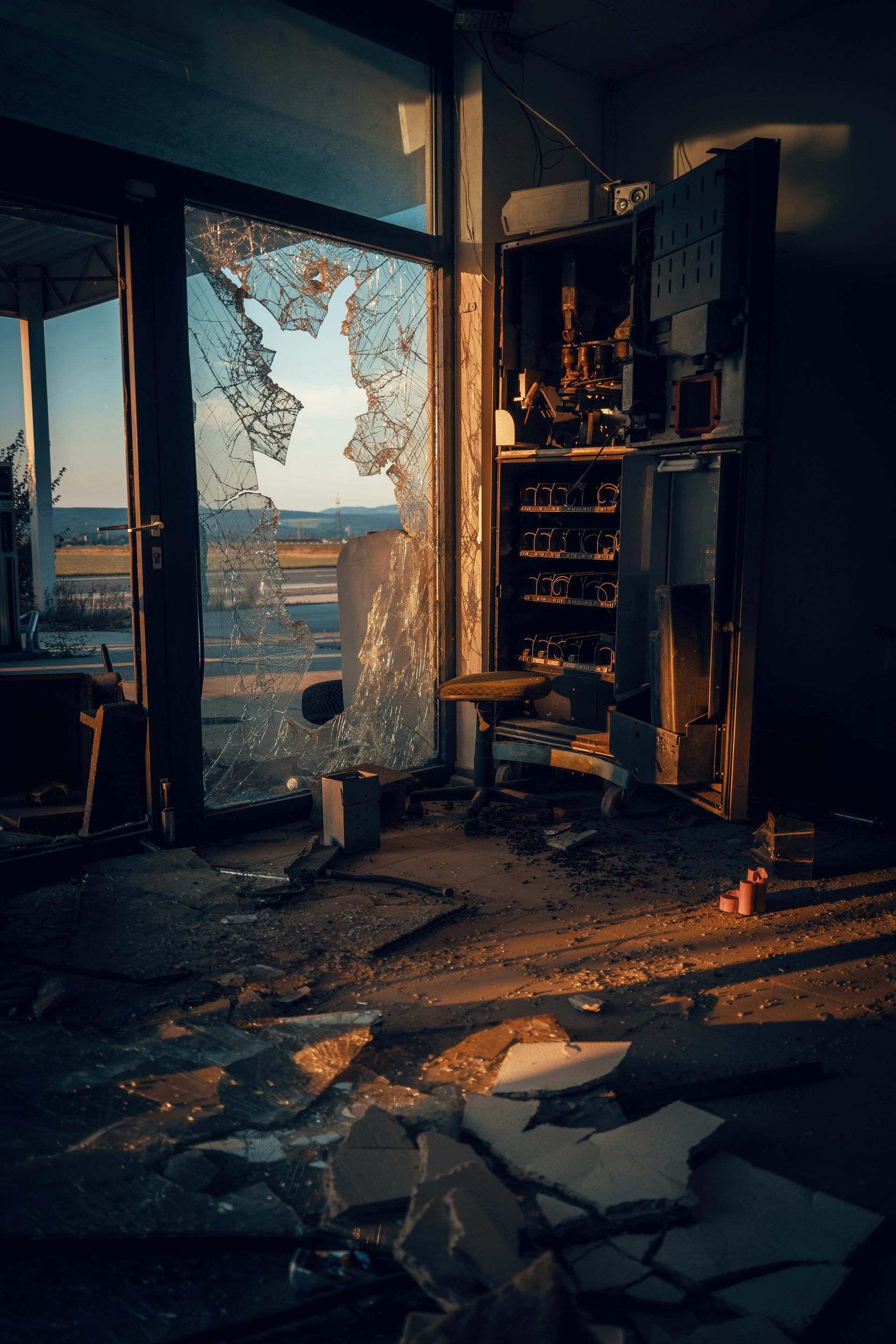 Shattered myth about non-impact windows and impact windows.