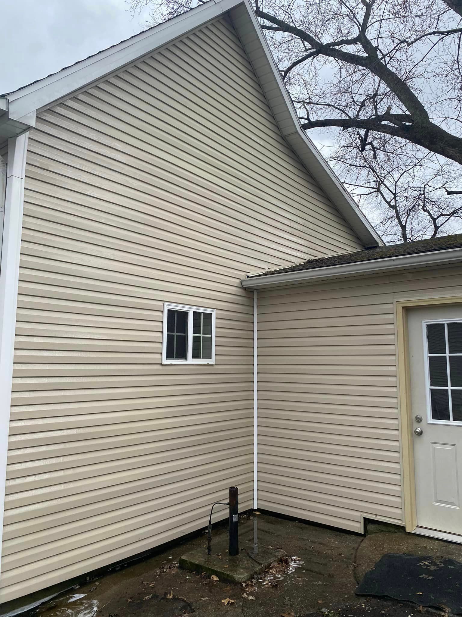 After Cleaning the Wall of the House - Princeton, IN - D&T Power Washing