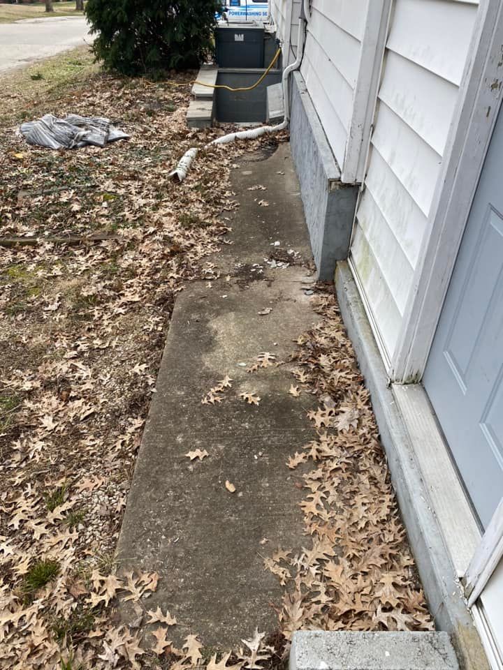 Before Cleaning the Side of the House - Princeton, IN - D&T Power Washing