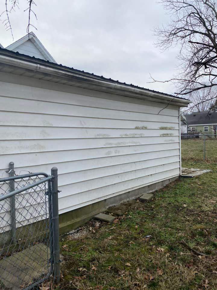 Before Cleaning the Side of the House 4 - Princeton, IN - D&T Power Washing