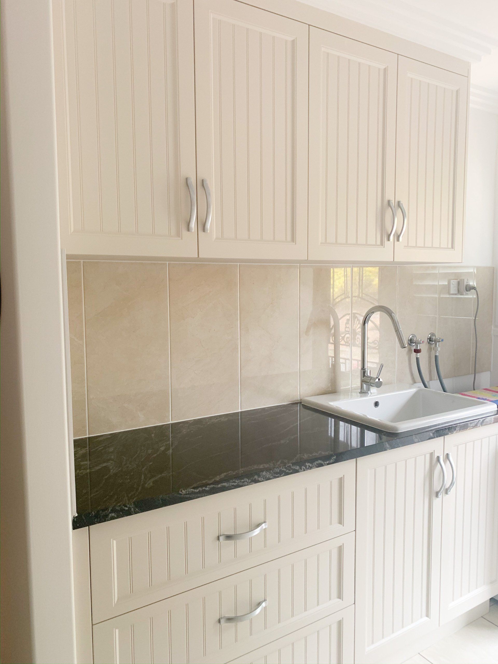 Expert Makers Rockhampton Olive & White