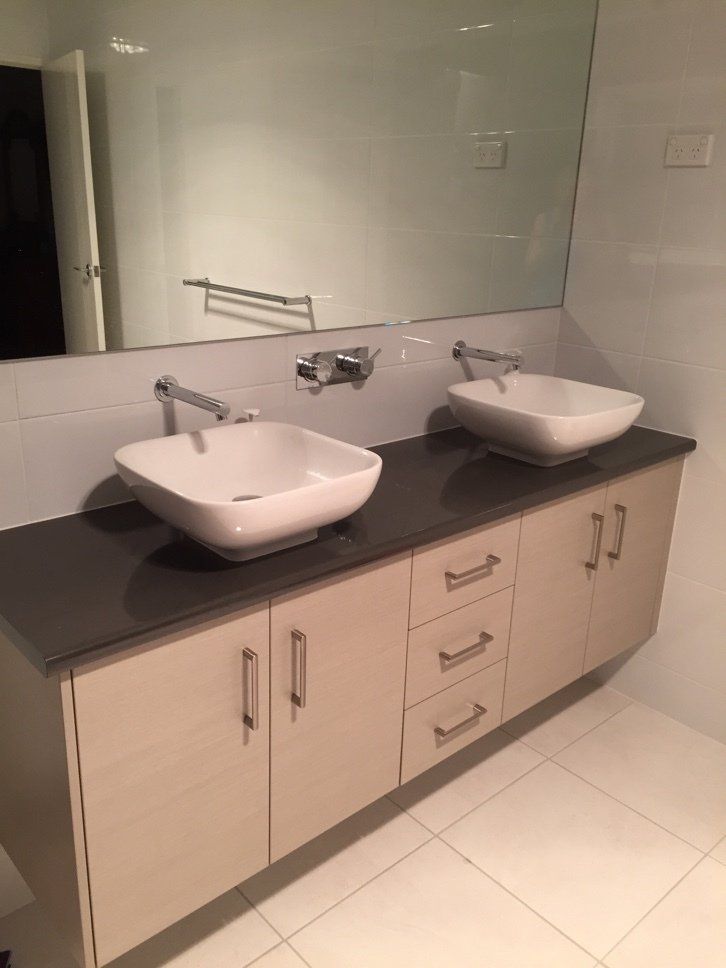 Expert Makers Rockhampton Olive & White