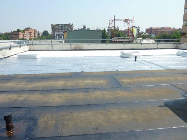 tetto di una casa con materiali e tecniche realizzative durante costruzione