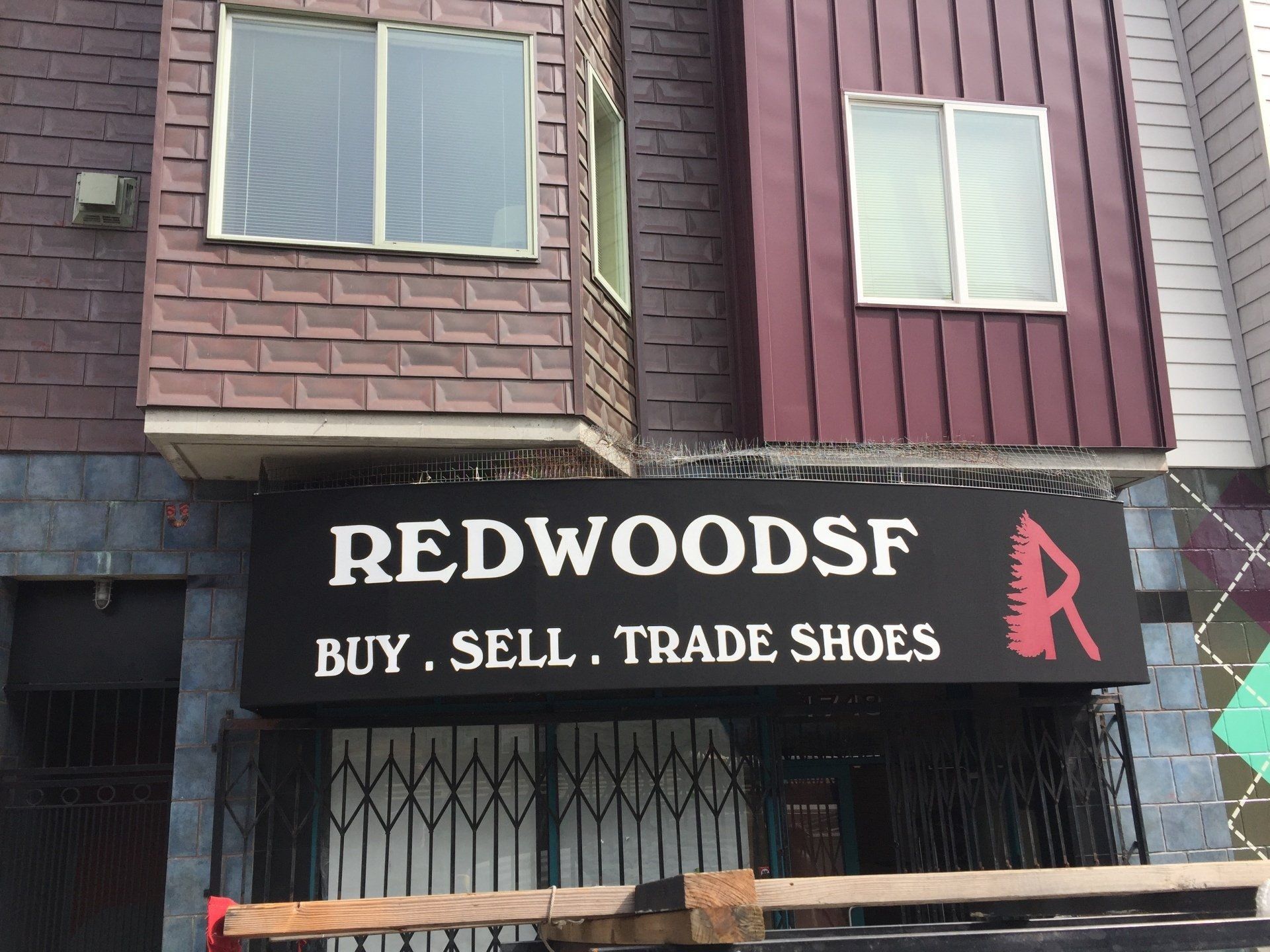 A building with a sign that says redwoodsf buy sell trade shoes