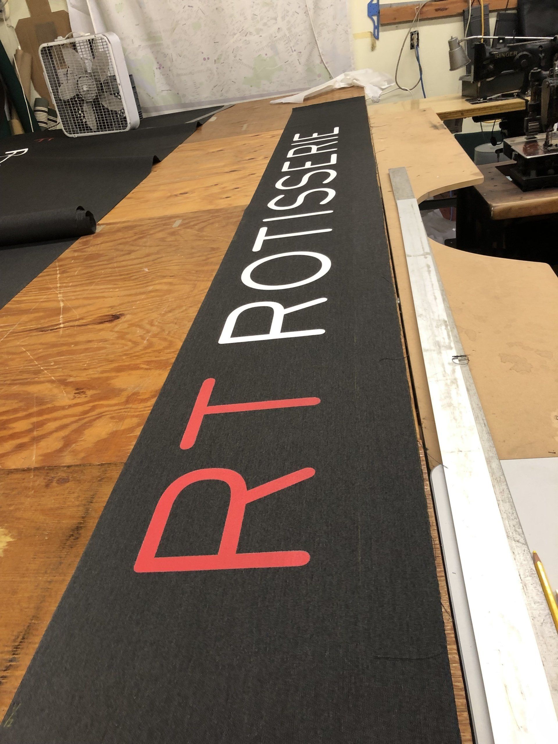 A sign that says rt rotisserie on it