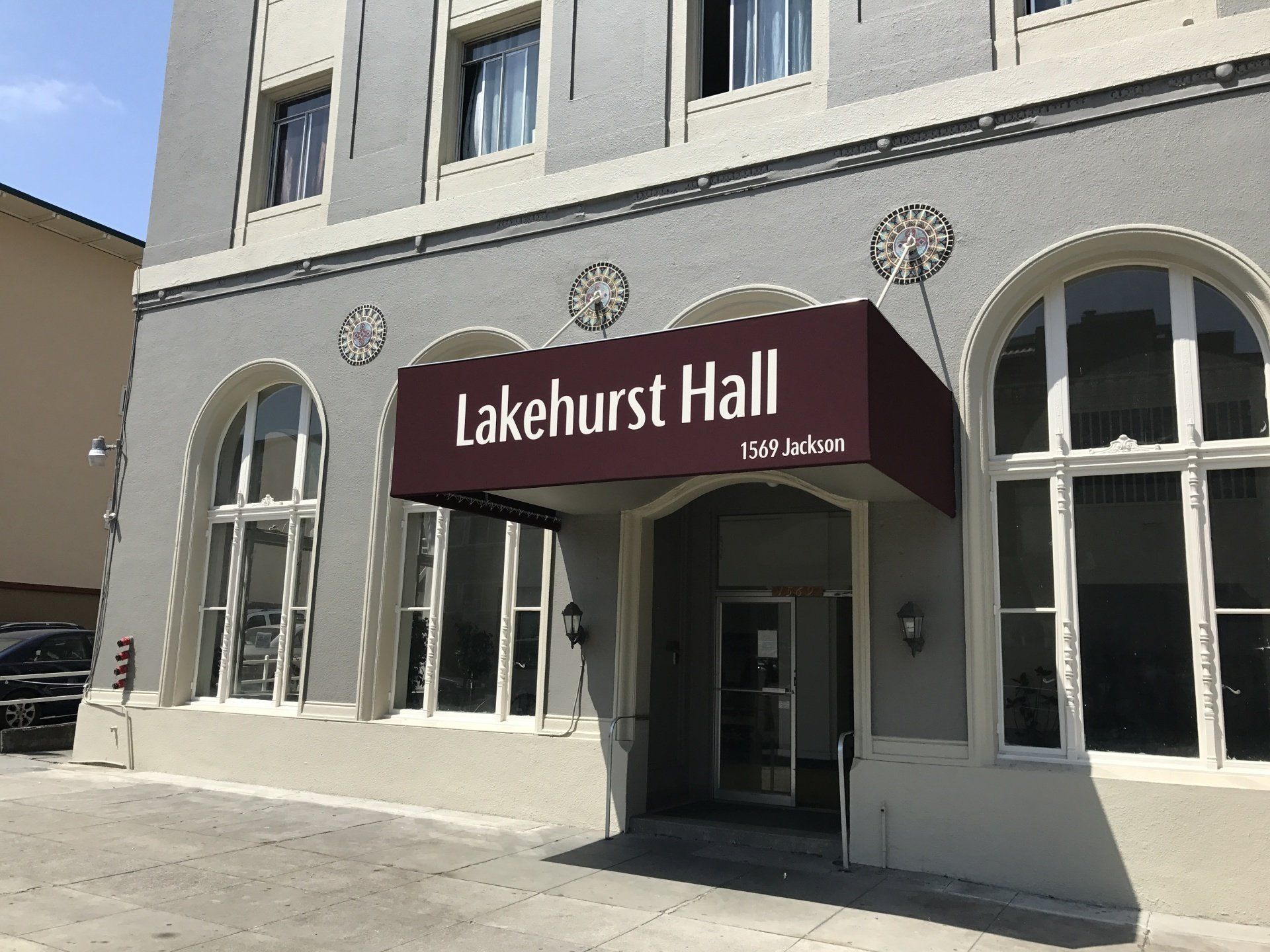 A building with a sign that says lakehurst hall