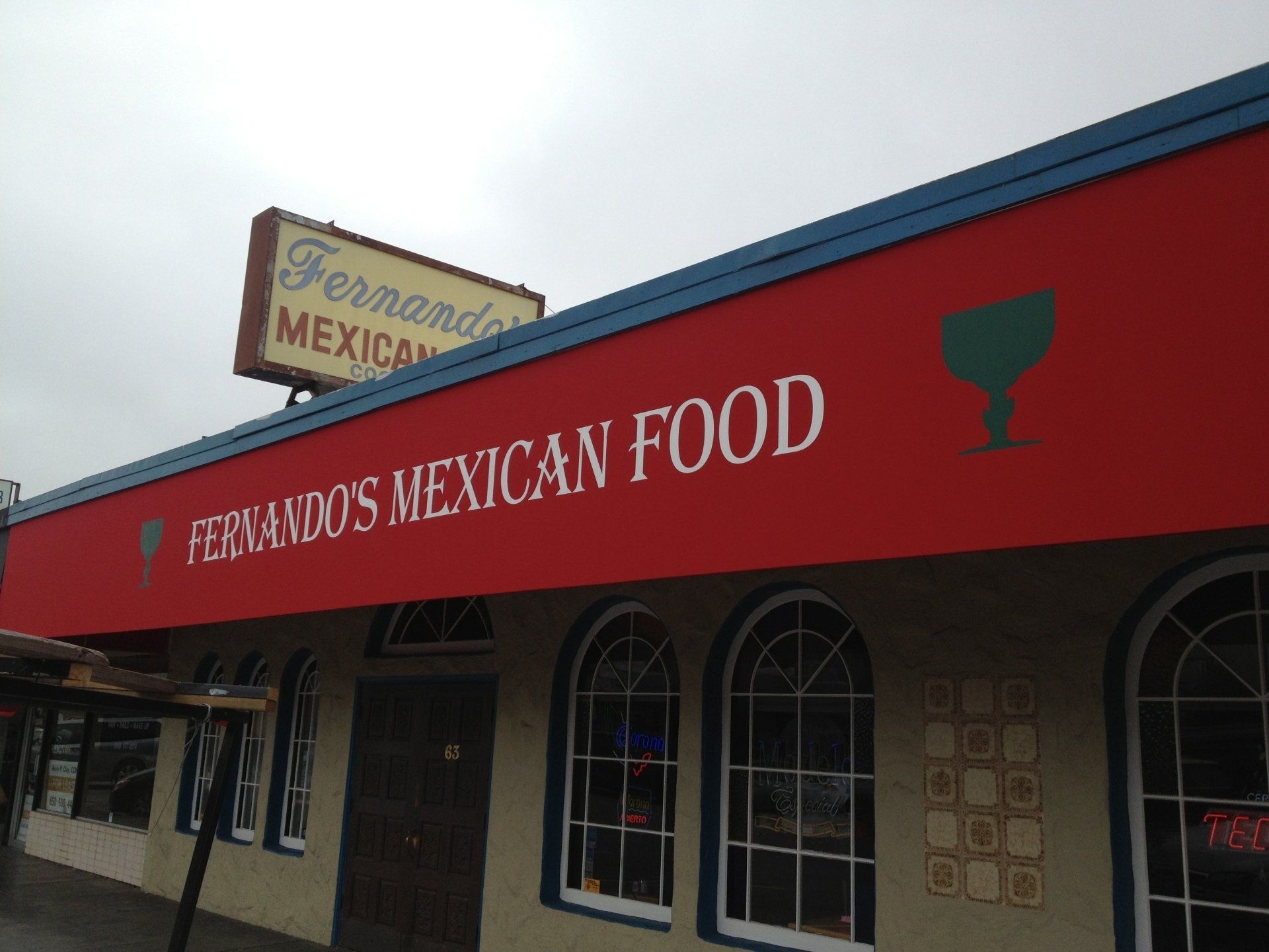 A building with a red awning that says fernando 's mexican food
