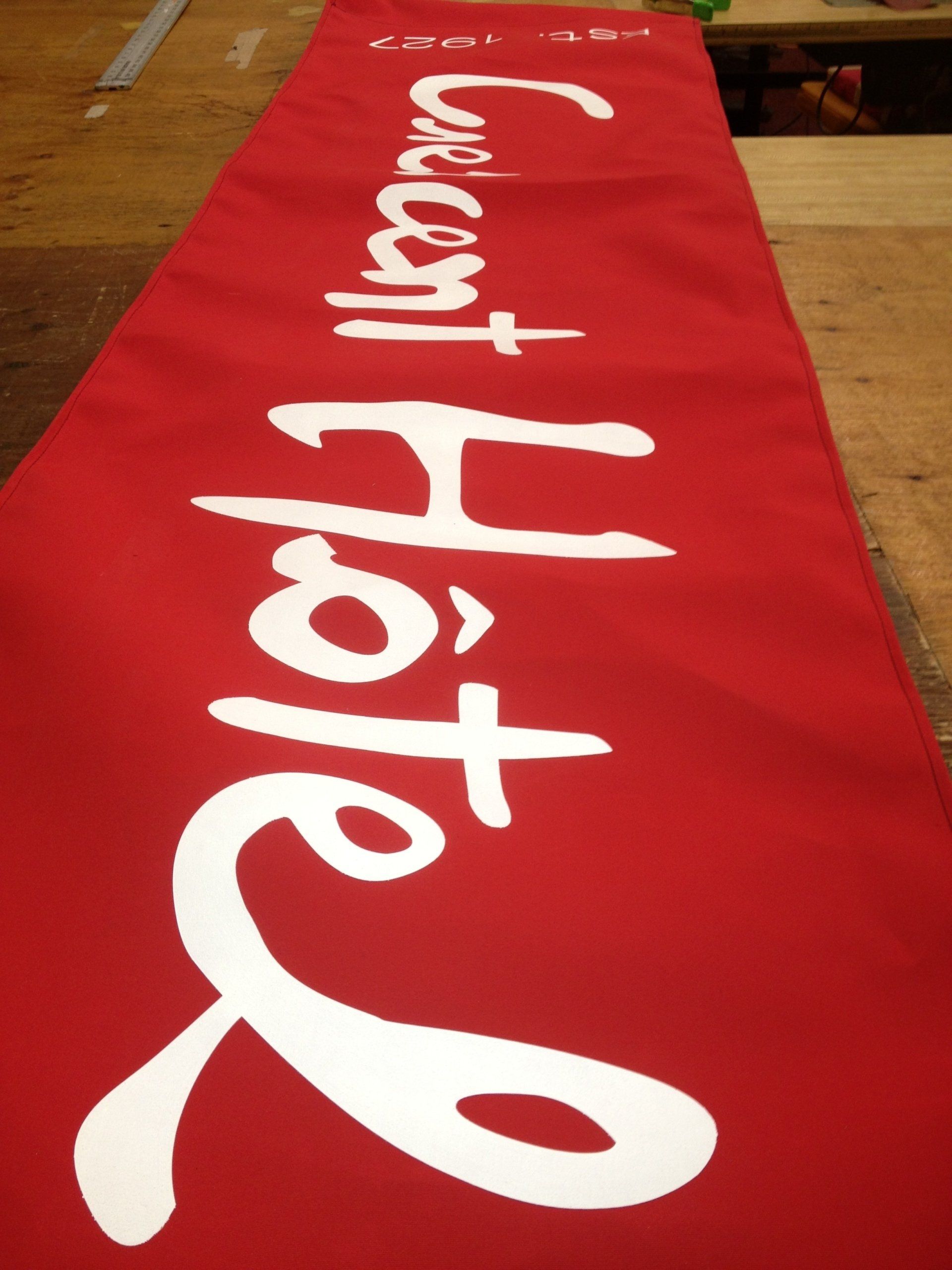 A red banner with the word hotel on it