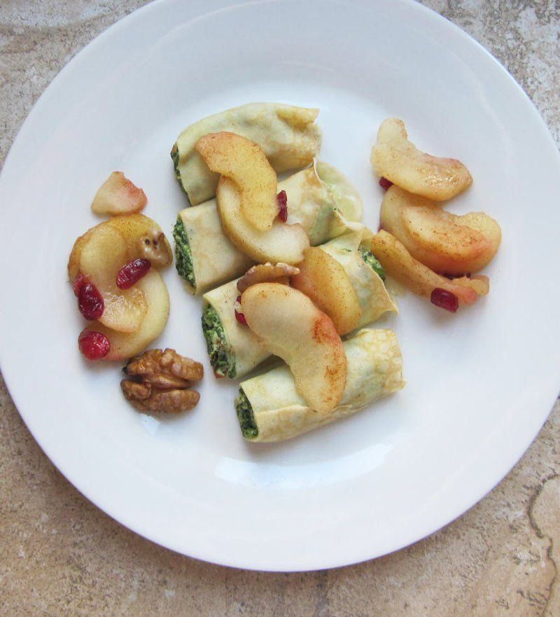 Diet Meal Reviews BistroMD Breakfast - Spinach Ricotta Crepes with Waldorf Apples