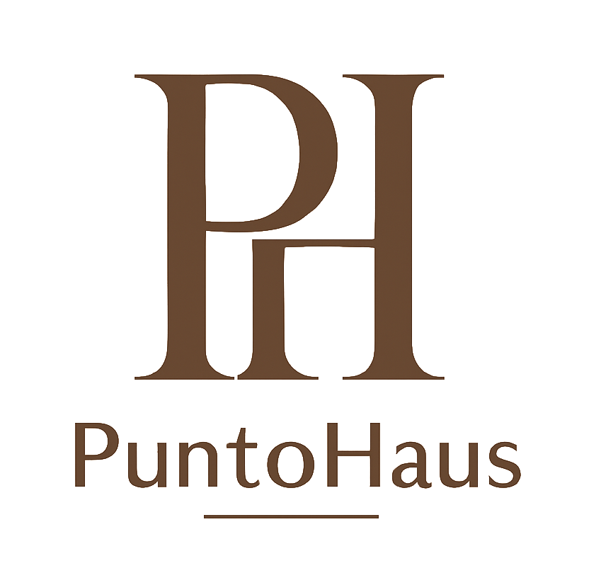 Un logotipo marrón para Puntohaus sobre un fondo blanco.