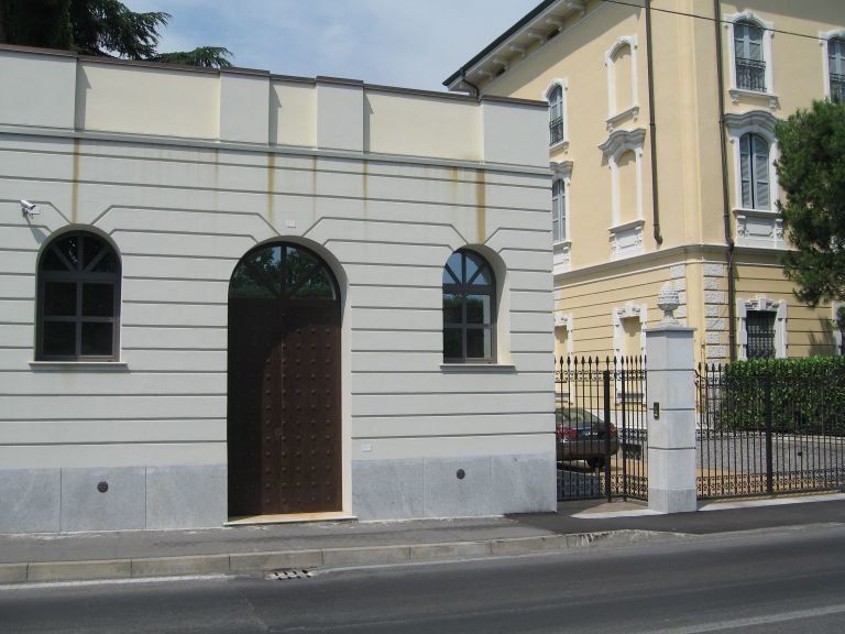 finestre per attività commerciali