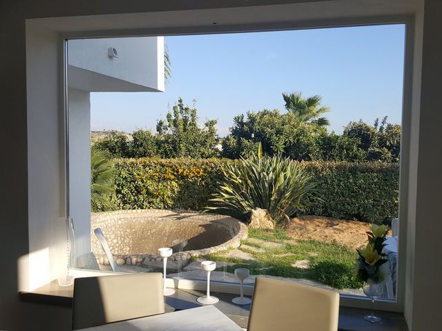 finestra su giardino privato