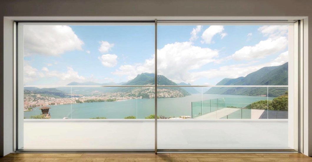 vetrate su panorama di mare