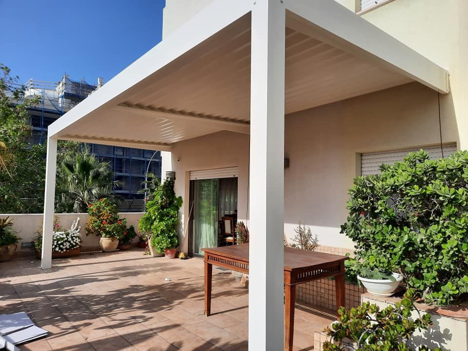 Pergola su cortile privato