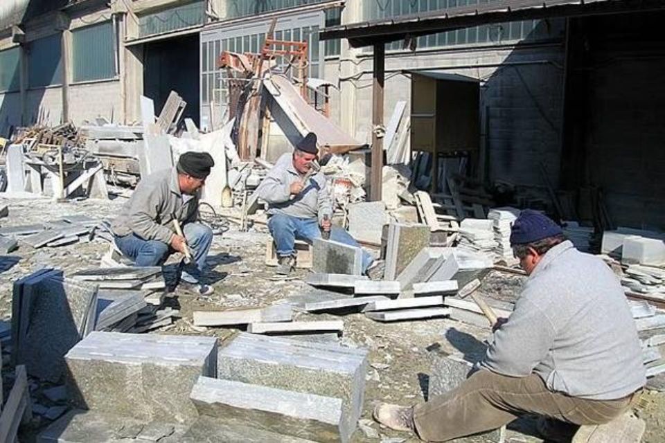 Lavorazione pietra di Luserna