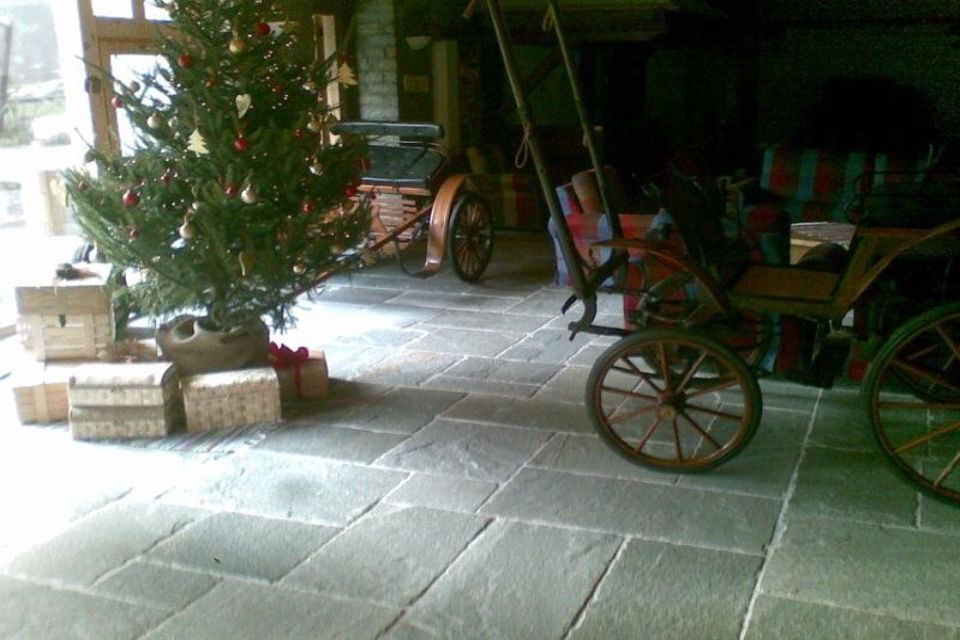 Pavimento in pietra e abete