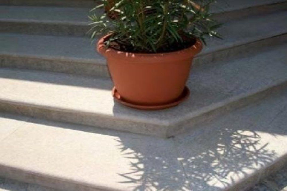 Zoccoli in pietra di Luserna