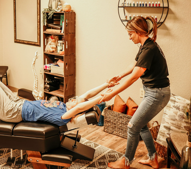 Pregnant-lady-on-kneeling-chair - Community Chiropractic